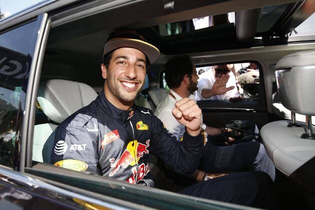 Bilder des Tages - SPORT Motorsports: FIA Formula One World Championship WM Weltmeisterschaft 2016, Grand Prix of Monaco, 3 Daniel Ricciardo (AUS, Red Bull Racing), xHOCHxZWEIx