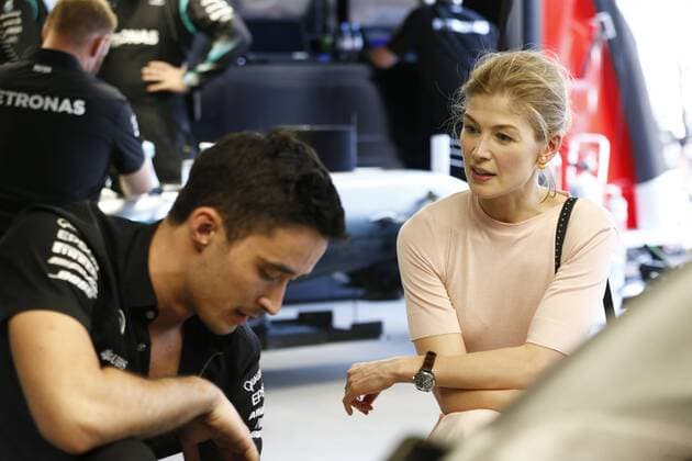 Bilder des Tages - SPORT Motorsports: FIA Formula One World Championship WM Weltmeisterschaft 2016, Grand Prix of Monaco, Rosamund Pike (GBR) xHOCHxZWEIx