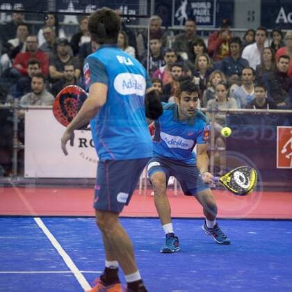 Argentinian Fernando Belasteguin (L) and Brazilian Pablo Lima in action against Juan Mieres and Miguel Lamperti during the men s semifinal game of the World Padel Tour Madrid Open in Las Rozas, close to Madrid, 28 May 2016. Men semifinal !ACHTUNG: NUR REDAKTIONELLE NUTZUNG!  GRA332 20160528-636000552177113205