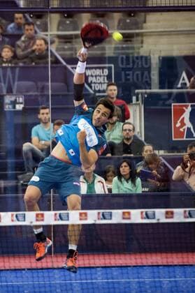 Argentinian Fernando Belasteguin in action against Juan Mieres and Miguel Lamperti during the men s semifinal game of the World Padel Tour Madrid Open in Las Rozas, close to Madrid, 28 May 2016. Men semifinal !ACHTUNG: NUR REDAKTIONELLE NUTZUNG!  GRA332 20160528-636000552909513375