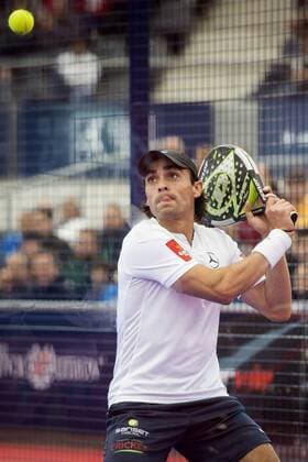 Juan Mieres in action against Fernando Belasteguin and Pablo Lima during the men s semifinal game of the World Padel Tour Madrid Open in Las Rozas, close to Madrid, 28 May 2016. Men semifinal !ACHTUNG: NUR REDAKTIONELLE NUTZUNG!  GRA332 20160528-636000554340333934