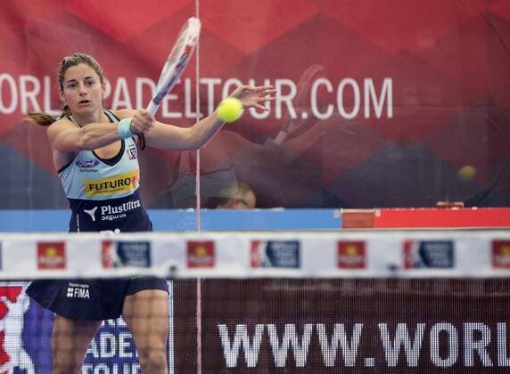 Spanish Alejandra Salazar in action against Elisabeth Amatriain and Patricia Llaguno during the women s semifinal game of the World Padel Tour Madrid Open in Las Rozas, close to Madrid, 28 May 2016. WOMEN SEMFINAL !ACHTUNG: NUR REDAKTIONELLE NUTZUNG!  GRA041 20160528-636000565810036900