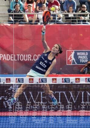 Elisabeth Amatriain in action against Alejandra Salazar Marta Marrero during the women s semifinal game of the World Padel Tour Madrid Open in Las Rozas, close to Madrid, 28 May 2016. WOMEN SEMFINAL !ACHTUNG: NUR REDAKTIONELLE NUTZUNG!  GRA041 20160528-636000567043212900