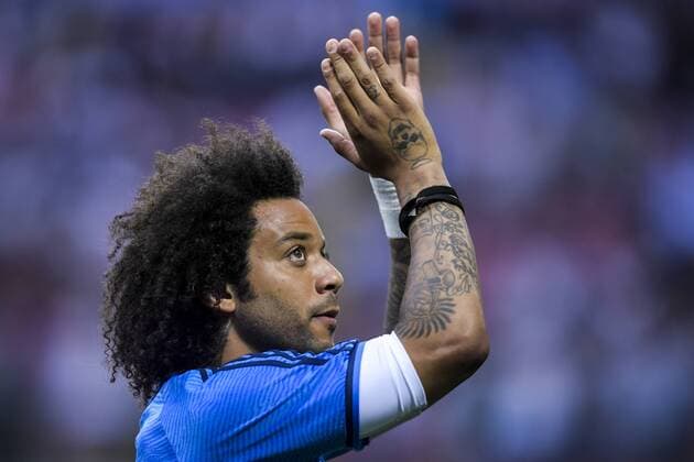 160528 Real Madrids Marcelo klappar mot publiken under uppvärmningen inför finalen i Champions League mellan Real Madrid och Atletico Madrid den 28 maj 2016 i Milano.  Copyright: JOELxMARKLUND BB160528JM012