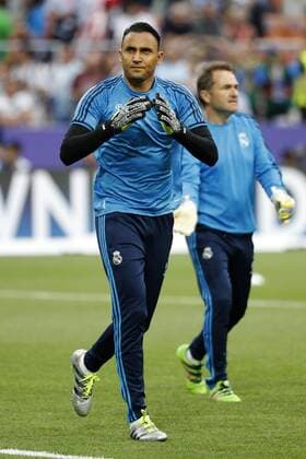 Real Madrid s Costa Rican goalkeeper Keylor Navas warms up prior to the UEFA Champions League final match between Real Madrid and Atletico de Madrid at San Siro stadium in Milan, Italy, 28 May 2016. REAL MADRID VS ATLETICO DE MADRID !ACHTUNG: NUR REDAKTIONELLE NUTZUNG!  MIL006 20160528-636000639540448503