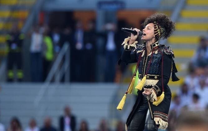 FUSSBALL CHAMPIONS LEAGUE FINALE SAISON 2015 2016 Real Madrid - Atletico Madrid 28.05.2016 Die US-amerikanische Soul- und R&B-Saengerin Alicia Keys performt auf der Eröffnungszeremonie 