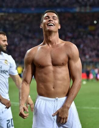 FUSSBALL CHAMPIONS LEAGUE FINALE SAISON 2015 2016 Real Madrid - Atletico Madrid 28.05.2016 Cristiano Ronaldo (Real Madrid) jubelt nach seinem Elfmeter uber den Sieg in der Champions League mit nacktem Oberkoerper 
