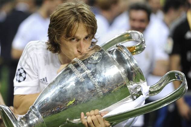 Luka Modric (Real Madrid) kuest den Pokal,Cup,Trophaee, Jubel,Freude,Begeisterung,Siegerehrung, Fussball Champions League Finale 2016 Real Madrid-Atletico Madrid 5-3 i.E. Saison2015 16, am 28.05.2016,Stadio San Siro Mailand.