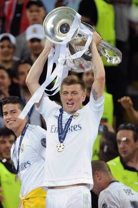 Toni KROOS (Real Madrid) mit dem Pokal,Cup,Trophaee,Jubel,Freude,Begeisterung,Siegerehrung, Fussball Champions League Finale 2016 Real Madrid-Atletico Madrid 5-3 i.E. Saison2015 16, am 28.05.2016,Stadio San Siro Mailand.