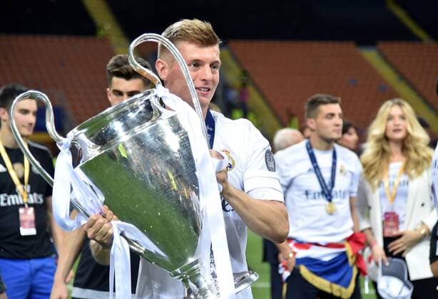 FUSSBALL CHAMPIONS LEAGUE FINALE SAISON 2015 2016 Real Madrid - Atletico Madrid 28.05.2016 Toni Kroos (Real Madrid) jubelt mit dem Pokal 