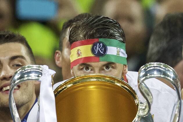 Bilder des Tages - SPORT Sergio Ramos of Real Madrid with Champions League trophy, Coupe des clubs Champions Europeeens during the UEFA Champions League final match between Real Madrid and Atletico Madrid on May 28, 2016 at the Giuseppe Meazza San Siro stadium in Milan, Italy. Real Madrid v Atletico Madrid UEFA Champions League final 2015 2016 xVIxxIVx 5570923
