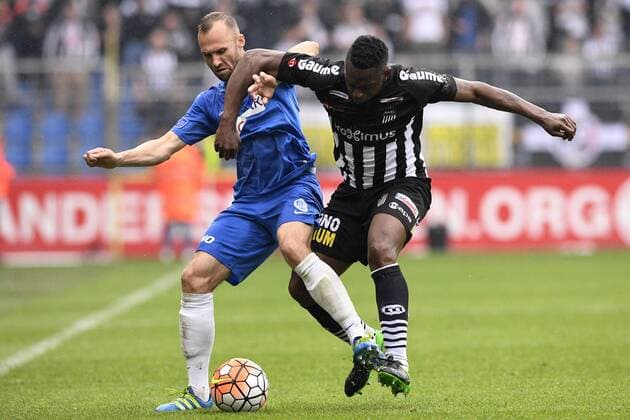 Genk s Thomas Buffel and Charleroi s Francis N Ganga fight for the ball during the Jupiler Pro League match between RC Genk and Charleroi, in Genk, on Sunday 29 May 2016, return leg match for European barrage in the Belgian soccer championship. YORICKxJANSENS  x04861132x