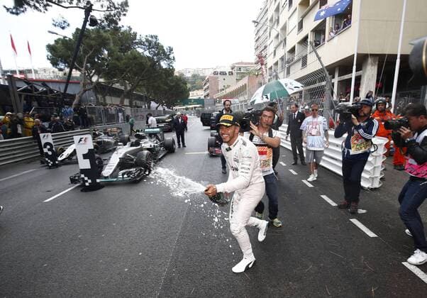 Motorsports: FIA Formula One World Championship WM Weltmeisterschaft 2016, Grand Prix of Monaco, 44 Lewis Hamilton (GBR, Mercedes AMG Petronas Formula One Team), xHOCHxZWEIx