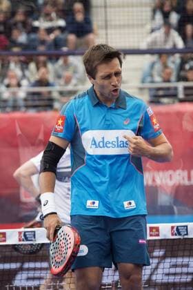 Argentinian Fernando Belasteguin (C) Brazilian teammate Pablo Lima (unseen) face Argentinian Daniel Gutierrez (unseen) and his teammate Francisco Navarro (unseen) in the World Padel Tour Madrid Open s men final match in Las Rozas, outside Madrid, Spain, 29 May 2016. The team Lima-Belasteguin won the match by 6-1 and 6-2. World Padel Tour Madrid Open !ACHTUNG: NUR REDAKTIONELLE NUTZUNG!  20160529-636001385282424082
