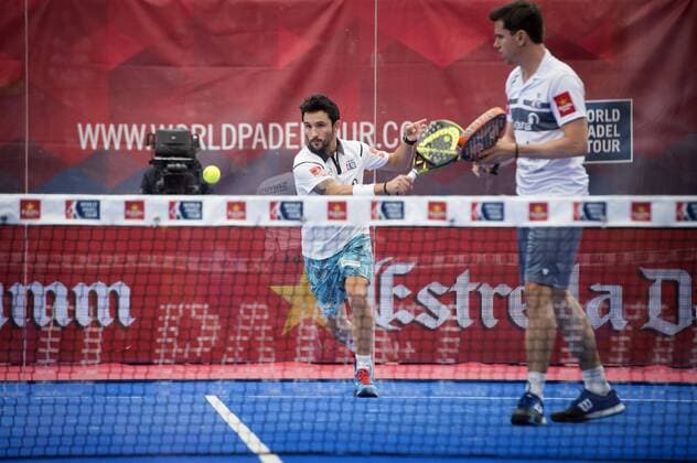 Argentinian Daniel Gutierrez (L) and his Spanish teammate Francisco Navarro (R) face Argentinian Fernando Belasteguin (unseen) Brazilian teammate Pablo Lima (unseen) in the World Padel Tour Madrid Open s men final match in Las Rozas, outside Madrid, Spain, 29 May 2016. The team Lima-Belasteguin won the match by 6-1 and 6-2. World Padel Tour Madrid Open !ACHTUNG: NUR REDAKTIONELLE NUTZUNG!  20160529-636001387375623724