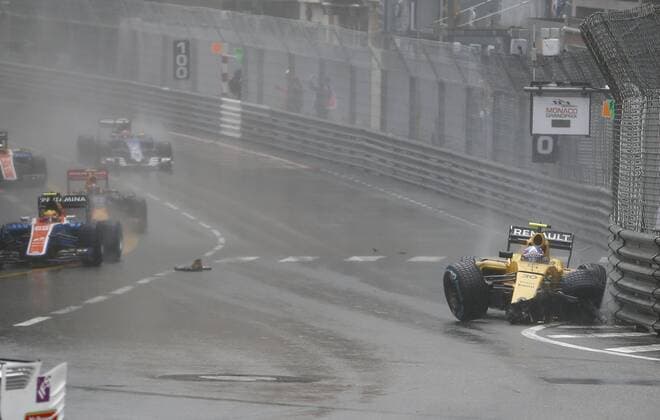 Formel 1, GP von Monaco, Unfall Jolyon Palmer Motorsports: FIA Formula One World Championship WM Weltmeisterschaft 2016, Grand Prix of Monaco, 30 Jolyon Palmer (GBR, Renault Formula 1 Team), xHOCHxZWEIx