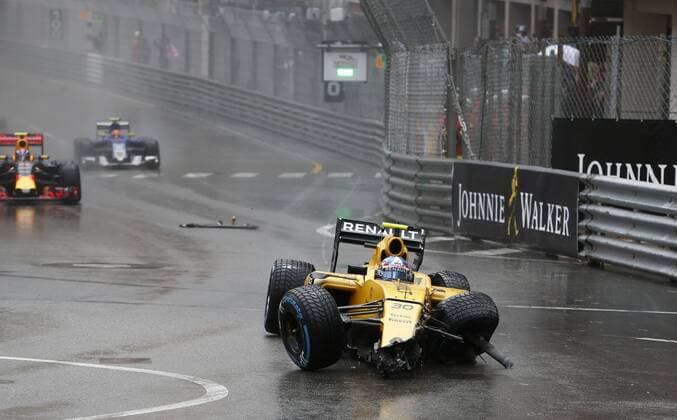 Formel 1, GP von Monaco, Unfall Jolyon Palmer Motorsports: FIA Formula One World Championship WM Weltmeisterschaft 2016, Grand Prix of Monaco, 30 Jolyon Palmer (GBR, Renault Formula 1 Team), xHOCHxZWEIx