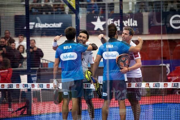 Argentinian Fernando Belasteguin (L) and his Brazilian teammate Pablo Lima (2-R), are congratulated by Argentinian Daniel Gutierrez (2-L) and Spaniar Francisco Navarro (R) after the World Padel Tour Madrid Open men final match in Las Rozas, outside Madrid, Spain, 29 May 2016. World Padel Tour Madrid Open !ACHTUNG: NUR REDAKTIONELLE NUTZUNG!  20160529-636001390349919724