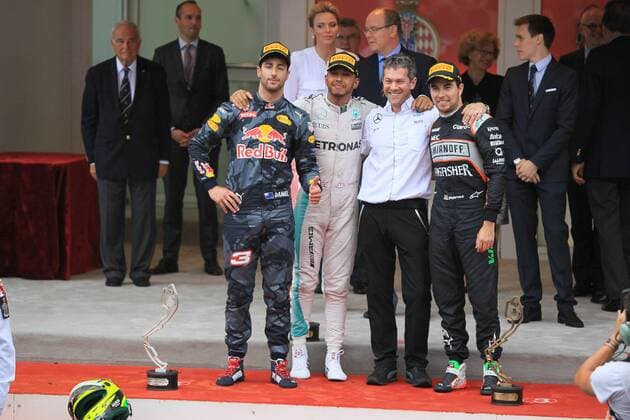 Formel 1, Lewis Hamilton gewinnt GP von Monaco 29.05.2016. Monte Carlo, Monaco. F1 Grand Prix of Monaco, Race day on Sunday. Lewis Hamilton of Mercedes AMG F1 team wins the Monaco GP ahead of Daniel Ricciardo and Sergio Perez xLeannexBoonx  ActionPlus11743039