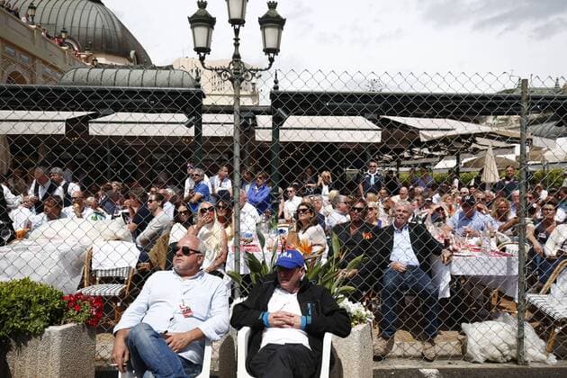 Formel 1, GP von Monaco, Impressionen Motorsports: FIA Formula One World Championship WM Weltmeisterschaft 2016, Grand Prix of Monaco, fans xHOCHxZWEIx