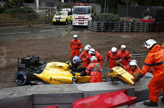 Formel 1, GP von Monaco, Unfall Jolyon Palmer Motorsports: FIA Formula One World Championship WM Weltmeisterschaft 2016, Grand Prix of Monaco, 30 Jolyon Palmer (GBR, Renault Formula 1 Team), xHOCHxZWEIx