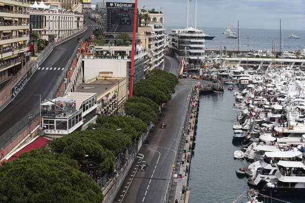 Formel 1, Lewis Hamilton gewinnt GP von Monaco Monaco Grand Prix, Monte Carlo 25 - 29 May 2016 29.05.2016 - Race, Lewis Hamilton (GBR) Mercedes AMG F1 W07 Hybrid and Daniel Ricciardo (AUS) Red Bull Racing RB12 