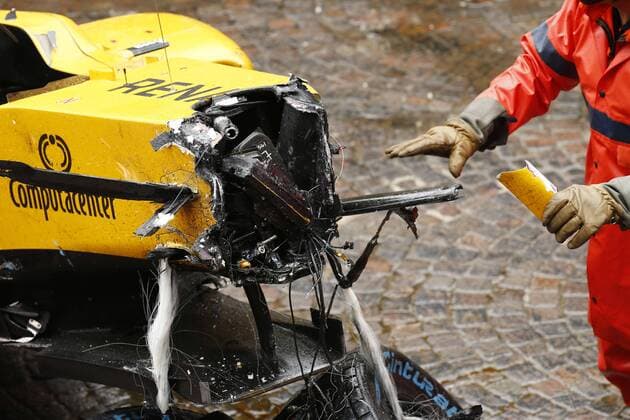 Motorsports: FIA Formula One World Championship WM Weltmeisterschaft 2016, Grand Prix of Monaco, car of 30 Jolyon Palmer (GBR, Renault Formula 1 Team) after crash xHOCHxZWEIx