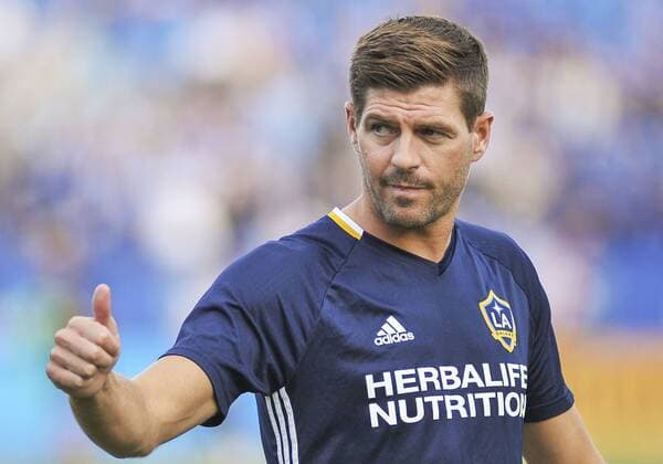 May 28, 2016 - Montreal, QC, Canada - MAY 28, 2016: LA Galaxy midfielder and former Liverpool FC star Steven Gerrard gives a thumbs up to the crowd during the pre-game warmup before the MLS Fussball Herren USA match between the Montreal Impact and LA Galaxy at Stade Saputo in Montreal, Quebec. Canada on May 28, 2016. ..Photo: SOCCER: MAY 28 MLS - Galaxy at Impact - ZUMAk120