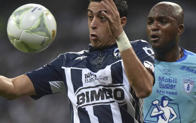 Rayados de Monterrey s Rogelio Funes Mori (L) vies for the ball with Tuzos de Pachuca s Aquivaldo Mosquera (R) on 29 May 2016 during their Clausura Tournament match held at the BBVA Monterrey stadium in Monterrey (Mexico). RAYADOS DE MONTERREY VS. TUZOS DE PACHUCA !ACHTUNG: NUR REDAKTIONELLE NUTZUNG!  20160530-636001934932618924