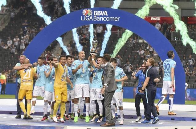 Tuzos de Pachuca players celebrate their victory after the final match of the Torneo Clausura tournament between Rayados de Monterrey and Tuzos de Pachuca in Monterrey, Mexico, 29 May 2016. RAYADOS DE MONTERREY VS. TUZOS DE PACHUCA !ACHTUNG: NUR REDAKTIONELLE NUTZUNG!  20160530-636001938080698924