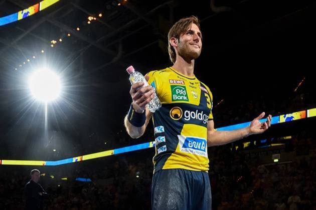 Themen der Woche - SPORT Bilder des Tages - SPORT Verabschiedung von Uwe Gensheimer (Rhein Neckar Loewen 3) nach dem DKB Handball Bundesliga Spiel zwischen den Rhein-Neckar Loewen und TSV Hannover-Burgdorf, 29.05.2016, Mannheim Copyright: Schueler xEibner-Pressefoto EP_jse