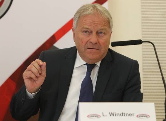 Fußball, Österreich, PK zum neuen Bundesliga-Format SOCCER - BL, OEFB, press conference PK Pressekonferenz KLAGENFURT,AUSTRIA,31.MAY.16 - SOCCER - tipico Bundesliga and OEFB, Oesterreichischer Fussball-Bund, new league format, press conference. Image shows president Leo Windtner (OEFB). GEPAxpictures xChristianxOrt