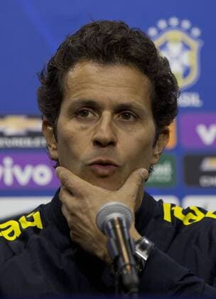 Brazil s soccer team doctor Rodrigo Lasmar delivers a persser at the StubHub Center in Carson, California, United States, 31 May 2016. Brazil will make its debut at Copa America next Saturday before Ecuador at the Rose Bowl stadium in Pasadena, California. BRAZIL S SOCCER TEAM DOCTOR PRESSER !ACHTUNG: NUR REDAKTIONELLE NUTZUNG!  CAR003 20160601-636003461879158711