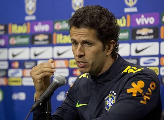 Brazil s soccer team doctor Rodrigo Lasmar delivers a persser at the StubHub Center in Carson, California, United States, 31 May 2016. Brazil will make its debut at Copa America next Saturday before Ecuador at the Rose Bowl stadium in Pasadena, California. BRAZIL S SOCCER TEAM DOCTOR PRESSER !ACHTUNG: NUR REDAKTIONELLE NUTZUNG!  CAR004 20160601-636003461891794711