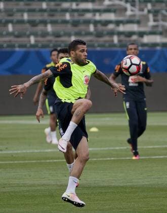 May 31, 2016 - Carson, California, U.S - Dani Alves of the national team Nationalteam of Brazil during their practice at the StubHub Center in Carson California on Tuesday May 31, 2016. The team is preparing for the Copa America Centenario 2016 on Saturday at the Rose Bowl stadium in Pasadena California. Brazil practice at StubHub Center - ZUMAp124