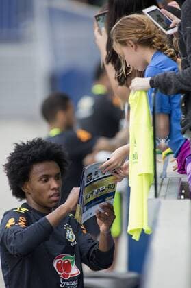 May 31, 2016 - Carson, California, U.S - Gil, of the national team Nationalteam of Brazil signs autographs after their practice at the StubHub Center in Carson California on Tuesday May 31, 2016. The team is preparing for the Copa America Centenario 2016 on Saturday at the Rose Bowl stadium in Pasadena California. Brazil practice at StubHub Center - ZUMAp124