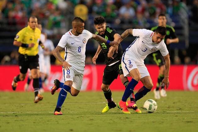 June 1, 2016 - San Diego, CA, USA - Mexico s Oribe Peralta tries to take control of the ball against Chile in a friendly match at Qualcomm Stadium in San Diego on Wednesday, June 1, 2016. Mexico v. Chile - ZUMAm67_
