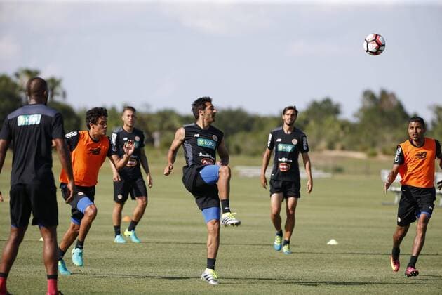 Costa Rica s players participate in an open training session to prepare for Copa America Centenario in Orlando, Florida, United States, 2 June 2016. Costa Rica will face Paraguay at the Orlando Citrus Bowl next Saturday. COSTA RICA S SOCCER TEAM PRESSER !ACHTUNG: NUR REDAKTIONELLE NUTZUNG!  ORL008 20160603-636005106298243930