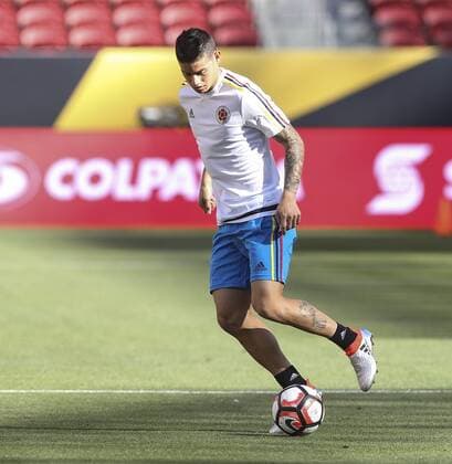 Colombian soccer national team Nationalteam player James Rodriguez participates in a training session, before the Copa America Centenario 2016 inauguration match against USA s national team, at Levi s stadium in Santa Clara, CA., USA.. 03 June 2016. EFE David Fernandez COLOMBIAN SOCCER NATIONAL TEAM TRAINING SESSION IN SANTA CLARA !ACHTUNG: NUR REDAKTIONELLE NUTZUNG!  SCL07 20160603-636005237057088356
