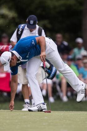 June 2, 2016 - Dublin, Ohio, U.S - Jason Day repairs his ball mark on the sixth green during the first round of The Memorial Tournament at Muirfield Village Golf Club, Dublin, Ohio. PGA Golf Herren 2016 - The Memorial Tournament - First Round - ZUMAs304