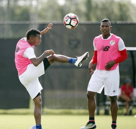 Player of Panama national team Nationalteam Alberto Quintero (L) participates during a training session open to the press at the University of Central Florida in Orlando, Florida, USA, on 3 June 2016. Panama will face Bolivia on 6 June 2016 during the Copa America 2016, at the Camping World stadium in Orlando. Panama national team training !ACHTUNG: NUR REDAKTIONELLE NUTZUNG!  BIL02 20160603-636005794994374967