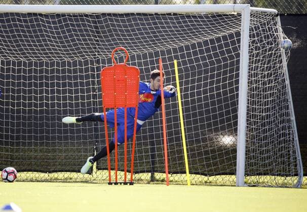 Goalkeeper of Panama national team Nationalteam Jaime Penedo participates during a training session open to the press at the University of Central Florida in Orlando, Florida, USA, on 3 June 2016. Panama will face Bolivia on 6 June 2016 during the Copa America 2016, at the Camping World stadium in Orlando. Panama national team training !ACHTUNG: NUR REDAKTIONELLE NUTZUNG!  BIL02 20160603-636005795672970967