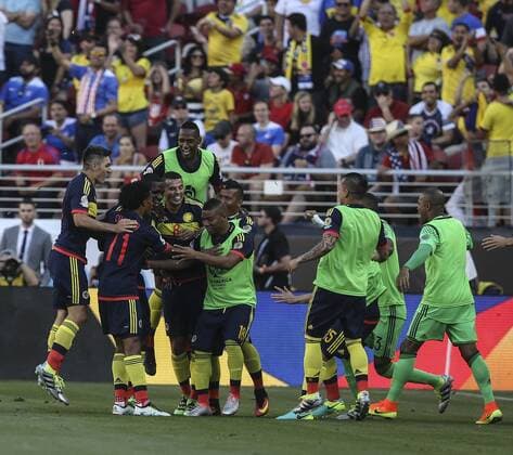 Colombian national team Nationalteam players celebrate after scoring against USA during the inauguration match of the Copa America Centenario 2016 at Levi s Stadium in Santa Clara, USA, 03 June 2016. EFE David Fernandez COLOMBIA VS. EE.UU. !ACHTUNG: NUR REDAKTIONELLE NUTZUNG!  COL31 20160604-636006097802147080