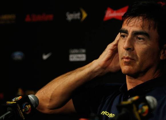 The head coach of Ecuador national soccer team Nationalteam Gustavo Quinteros attends a press conference PK Pressekonferenz at Rose Bowl Stadium in Pasadena, US, 03 June 2016. Ecuador will face Brazil on 4 Junio during the Copa America Centenario. EFE Juan Carlos Cardenas RUEDA DE PRENSA DE ECUADOR !ACHTUNG: NUR REDAKTIONELLE NUTZUNG!  PSD403 20160604-636006178027098667