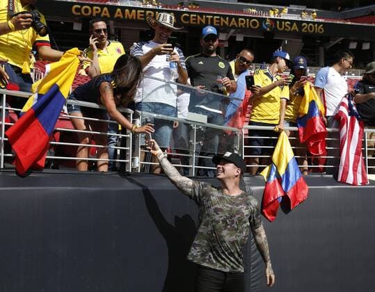 A Colombian national team Nationalteam supporter takes a selfie with Colombian singer J. Balvin (front) prior the inauguration of the Copa America Centenario 2016 at the Levi s Stadium in Santa Clara, USA, 03 June 2016. COLOMBIA VS. EE.UU. !ACHTUNG: NUR REDAKTIONELLE NUTZUNG!  COL16 20160604-636006188841330667