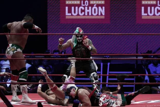 Mexican Texano Jr. (L), Pentagon Jr. (2-R) and Psicho Clown (R) in action with Japanese Ikuto Hudaka (2-L) during the second edition of the World Championship WM Weltmeisterschaft of Wrestling Free Style in Puebla, Mexico, 03 June 2016. Second edition of the World Championship of Wrestling Free Style !ACHTUNG: NUR REDAKTIONELLE NUTZUNG!  MEX602 20160604-636006239868699376