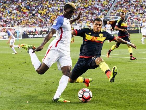 Bilder des Tages - SPORT (160604) -- SANTA CLARA, June 3, 2016 -- USA player Gyasi Zardes (L, front) vies with Colombian player Jeison Murillo during the opening match of Copa America Centenario between Colombia and the United States at the Levi s Stadium in Santa Clara, California, the United States, June 3, 2016. Colombia won 2-0. ) (SP)USA -SANTA CLARA-COPA AMERICA CENTENARIO-COLOMBIA VS US YangxLei 