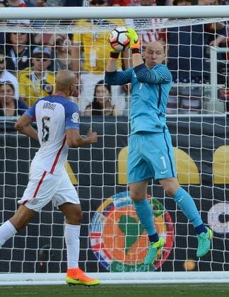 USA s goalie Brad Guzan (1) makes a save against Colombia in the first half at COPA America Centenario at Levi s Stadium in Santa Clara, California on June 3, 2016. Colombia won 2-0.  SXP2016060305 TERRYxSCHMITT