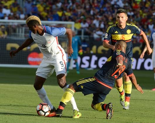 USA s Gyasi Bardes (9) tries to control the ball in front of Colombia s Farid Diaz (19) in the first half at COPA America Centenario at Levi s Stadium in Santa Clara, California on June 3, 2016. Colombia won 2-0.  SXP2016060312 TERRYxSCHMITT