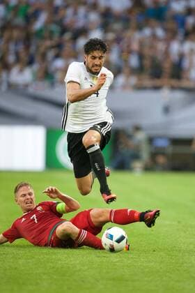 Fussball Gelsenkirchen 04.06.2016 Freundschaftsspiel EM Vorbereitung Deutschland (GER) - Ungarn (HUN) Emre Can (Deutschland, No.14) Balazs Dzsudszak